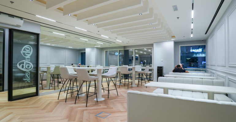 Modern and inspiring coworking space in business bay Dubai with bright spaces and a collaborative atmosphere.