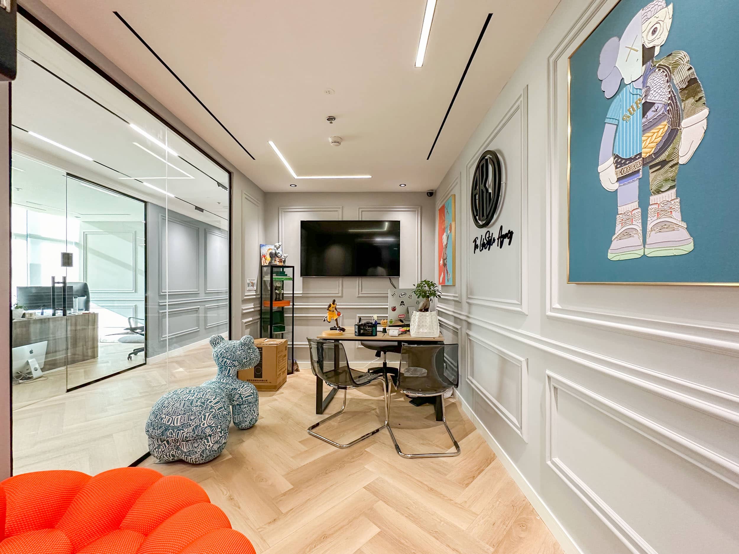 Modern workspace in Downtown Dubai office at Oh My Desk