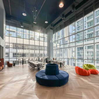 Modern and inspiring coworking space in Downtown Dubai with bright spaces and a collaborative atmosphere.